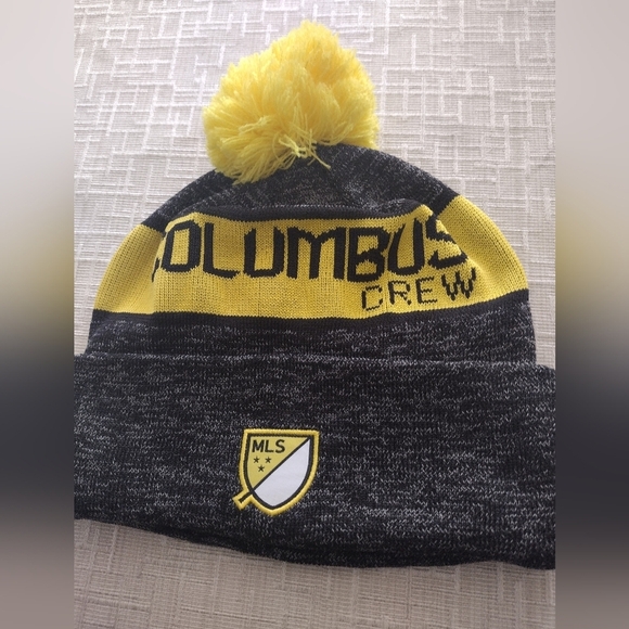 New Era Cap Men's MLS Columbus Crew Football Club Winter Knit Bobble Beanie Hat - Picture 2 of 6